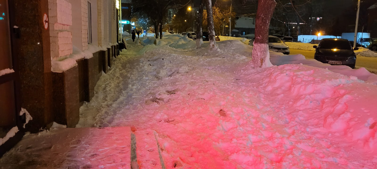 В центре Уфы тротуар завалили снегом и льдом - Новости - Уфа - UTV