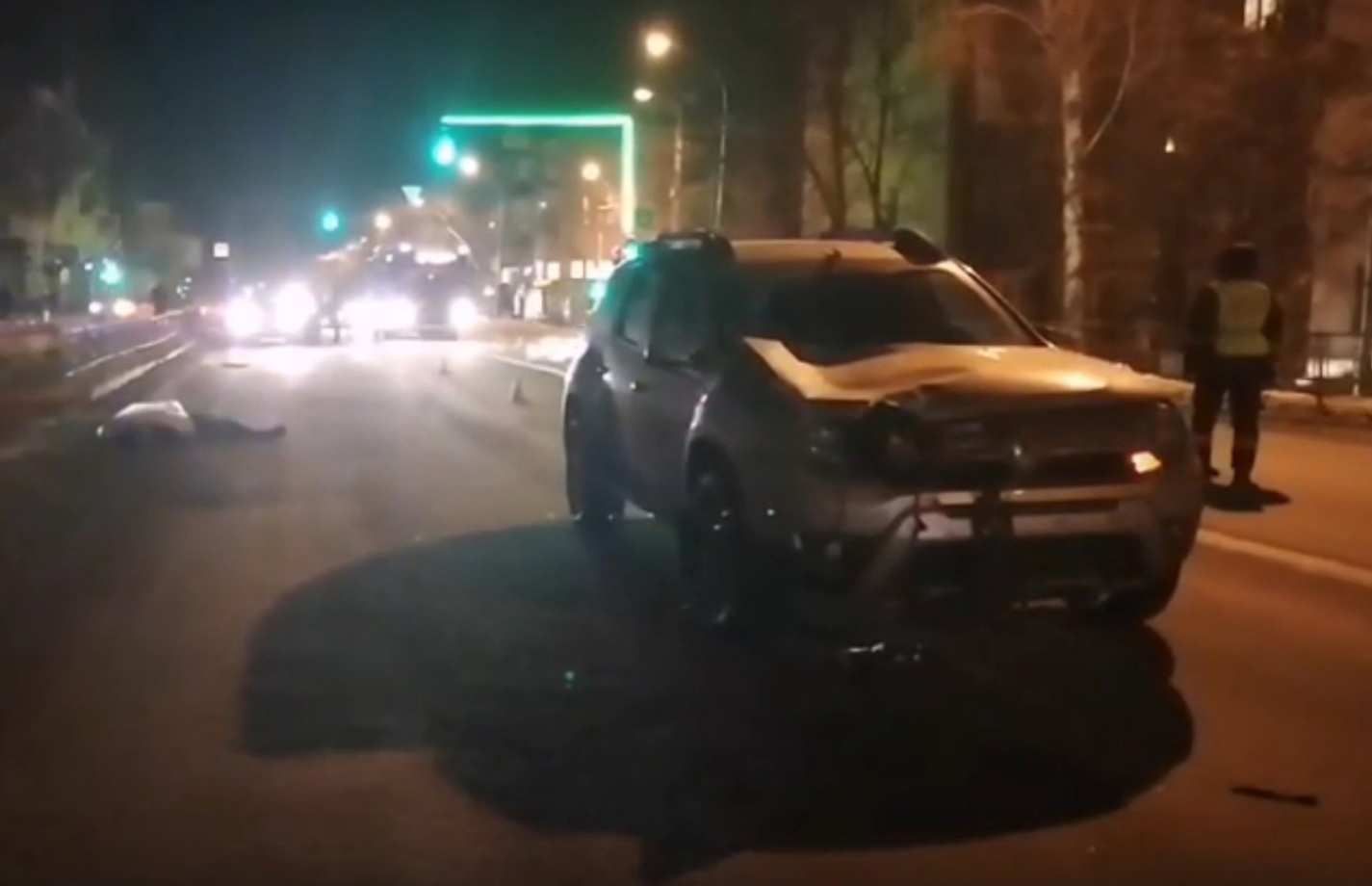 Видео: в Уфе иномарка на скорости сбила женщину на пешеходном переходе