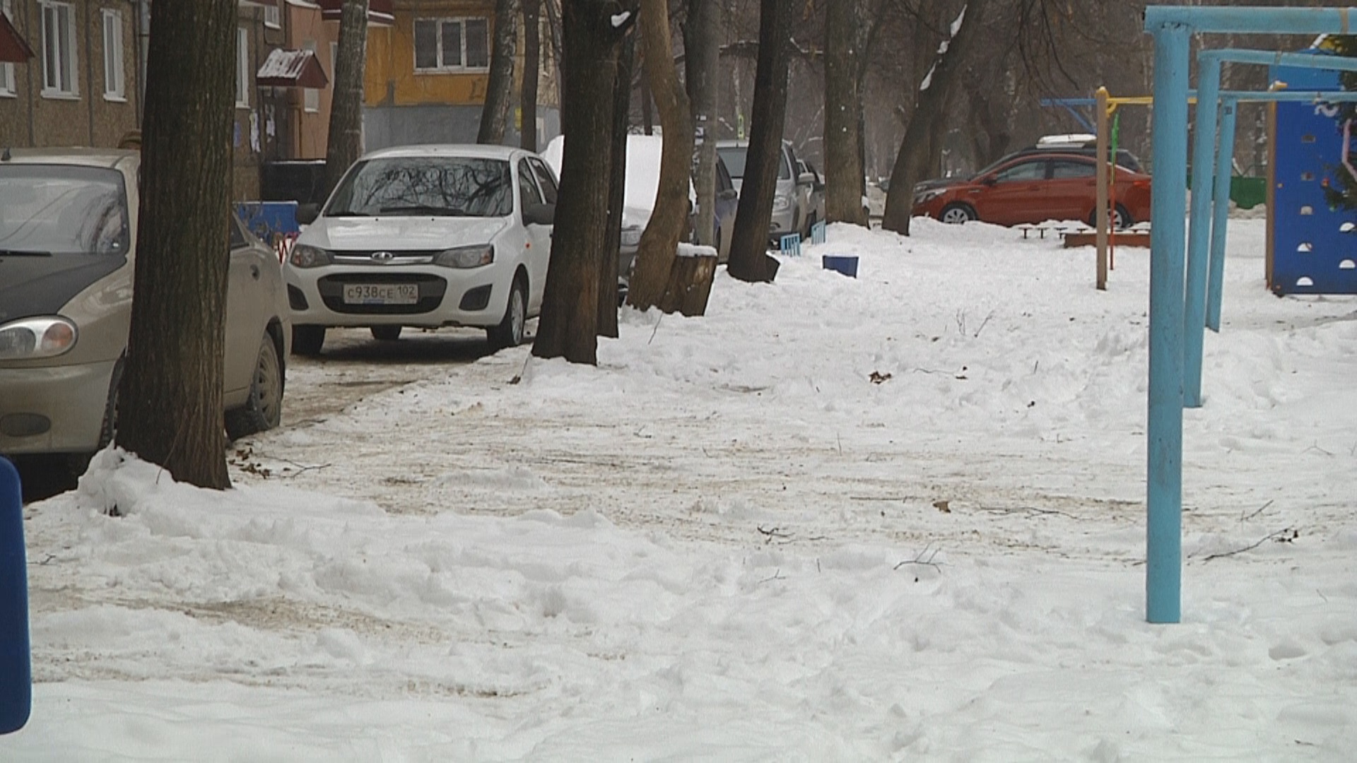 В Уфе автомобилисты лишили детей тренажера ради парковки - Новости - Уфа -  UTV