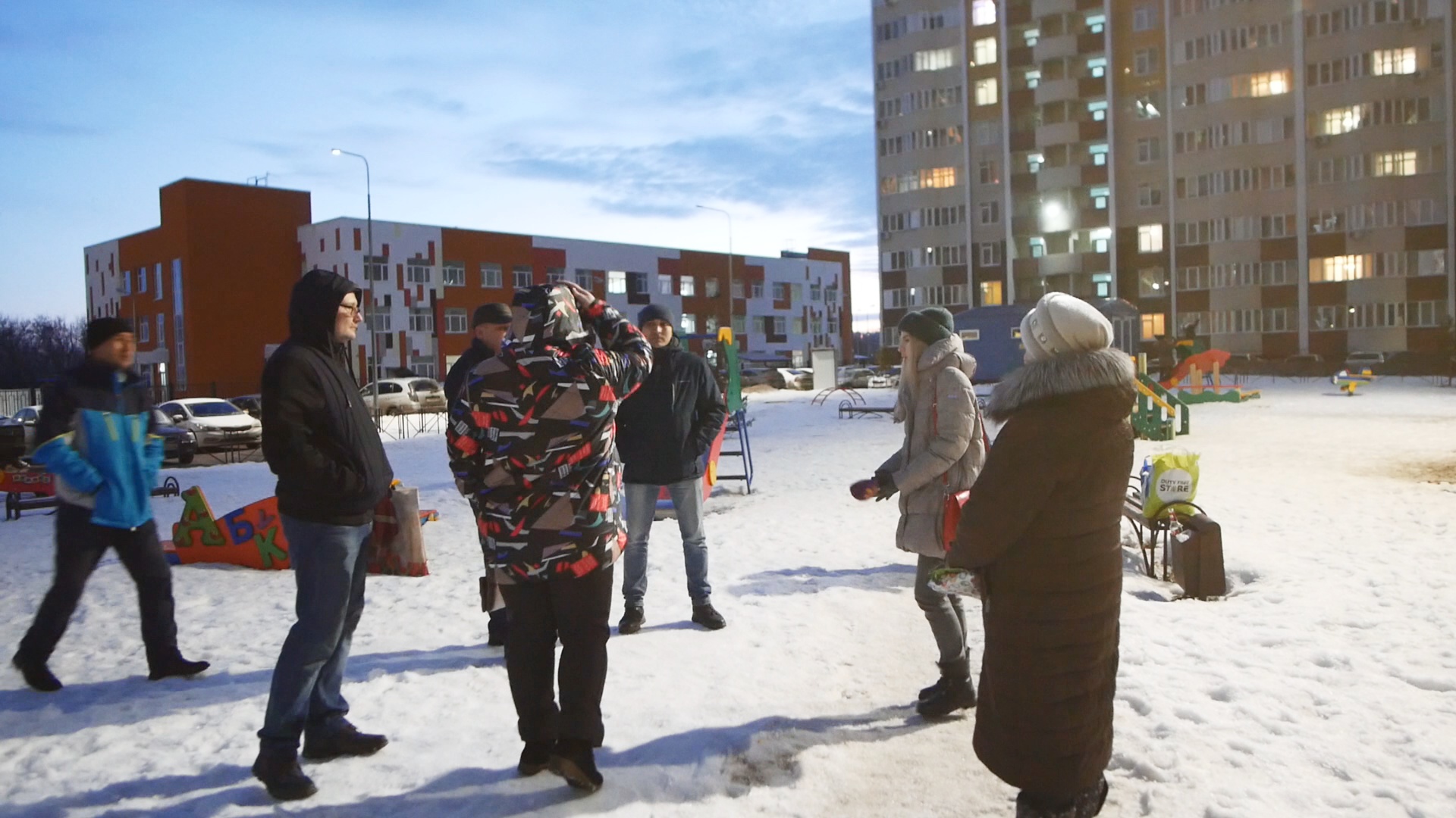 В Оренбурге жители домов по улице Донковцева требуют построить школу в их  микрорайоне - Новости Оренбуржья - Уфа - UTV