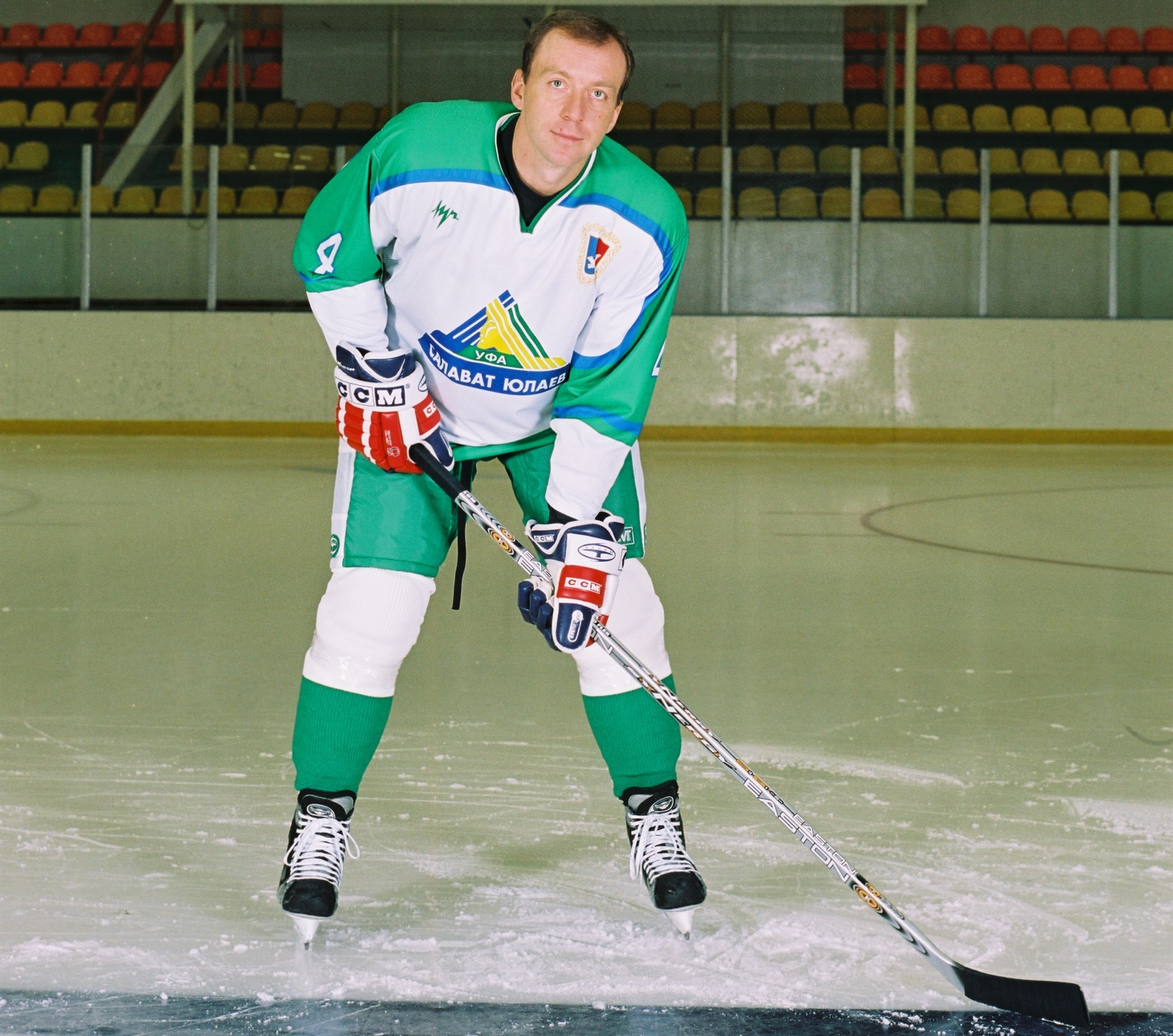 Тренер салават юлаев по хоккею. Игроки Салавата Юлаева 2005. Тренер хк Салават Юлаев.