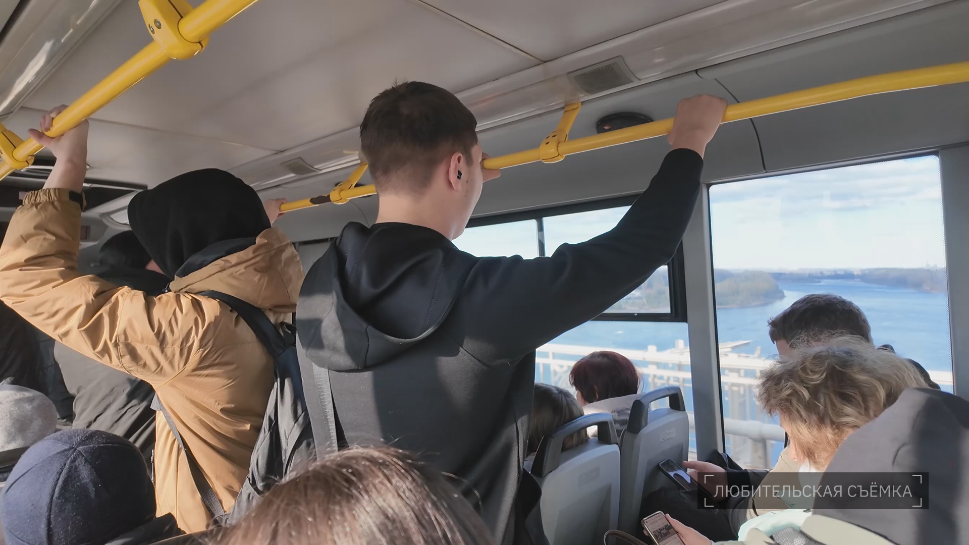 Кадр из репортажа UTV; любительская съёмка